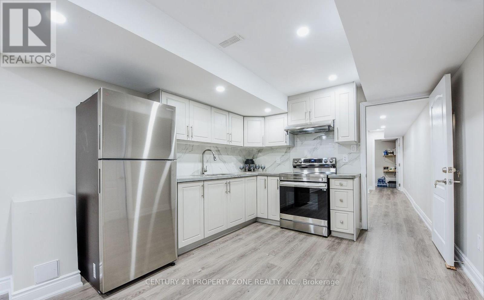 122 Bonnie Braes Drive, Brampton, Ontario  L6Y 0W7 - Photo 4 - W12613290