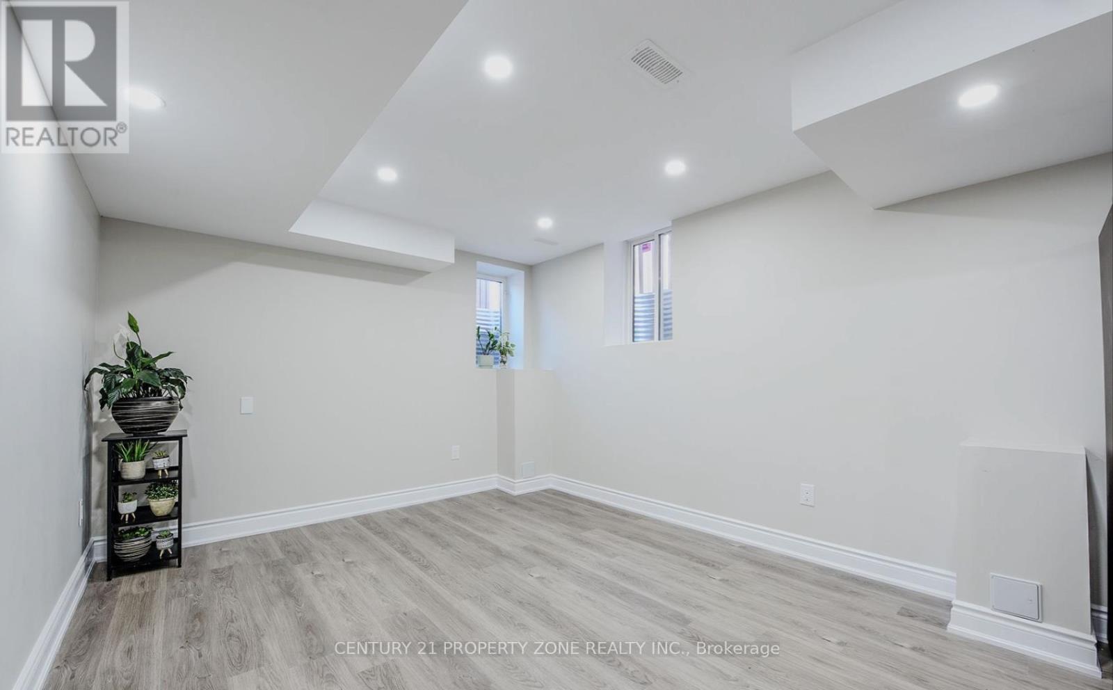 122 Bonnie Braes Drive, Brampton, Ontario  L6Y 0W7 - Photo 5 - W12613290