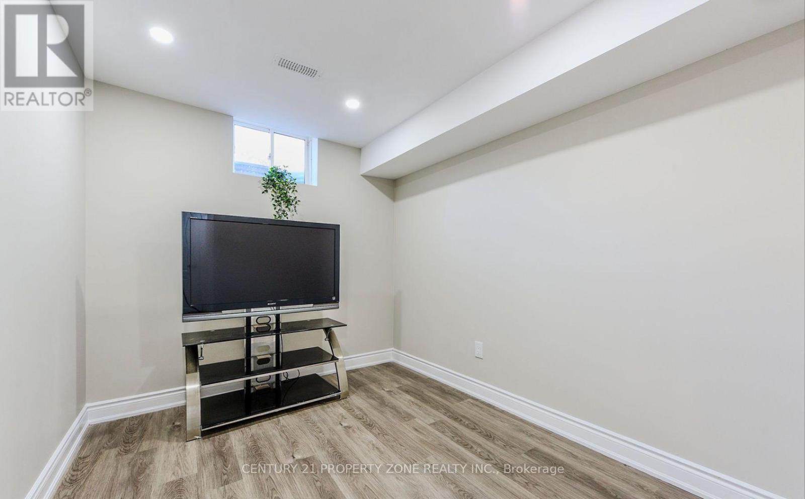 122 Bonnie Braes Drive, Brampton, Ontario  L6Y 0W7 - Photo 7 - W12613290