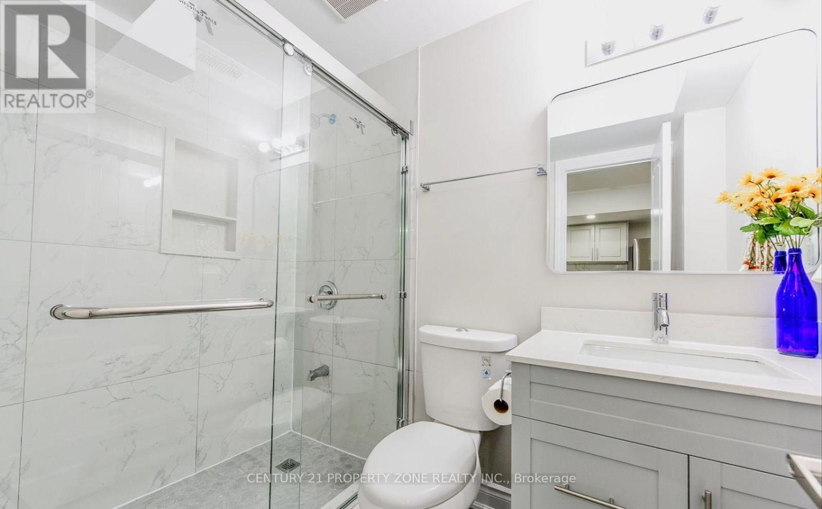 122 Bonnie Braes Drive, Brampton, Ontario  L6Y 0W7 - Photo 8 - W12613290