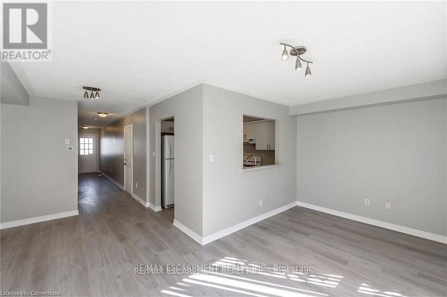 626 Taylor Crescent, Burlington, Ontario  L7L 7A5 - Photo 11 - W12613298