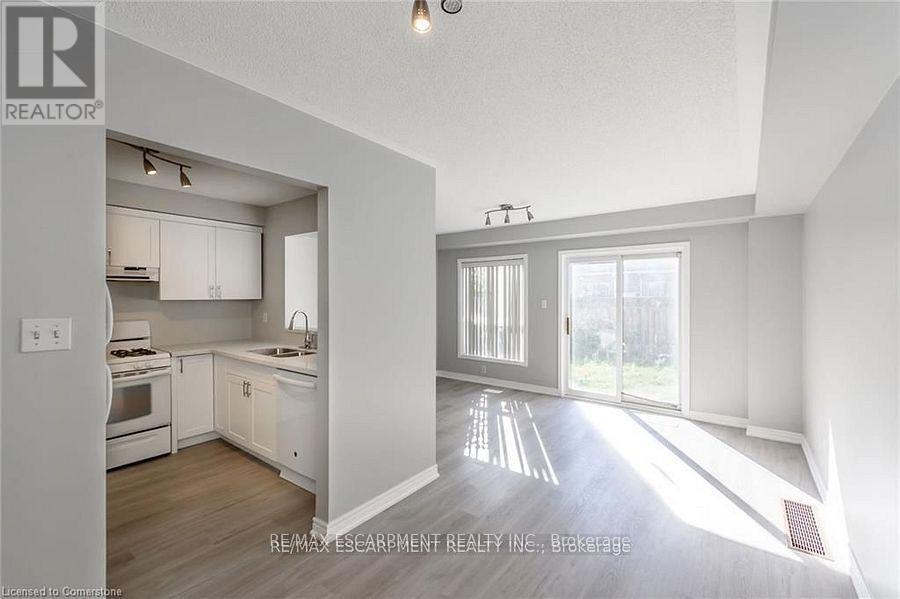 626 Taylor Crescent, Burlington, Ontario  L7L 7A5 - Photo 12 - W12613298