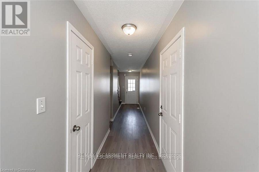 626 Taylor Crescent, Burlington, Ontario  L7L 7A5 - Photo 4 - W12613298