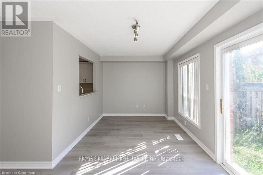 626 Taylor Crescent, Burlington, Ontario  L7L 7A5 - Photo 7 - W12613298