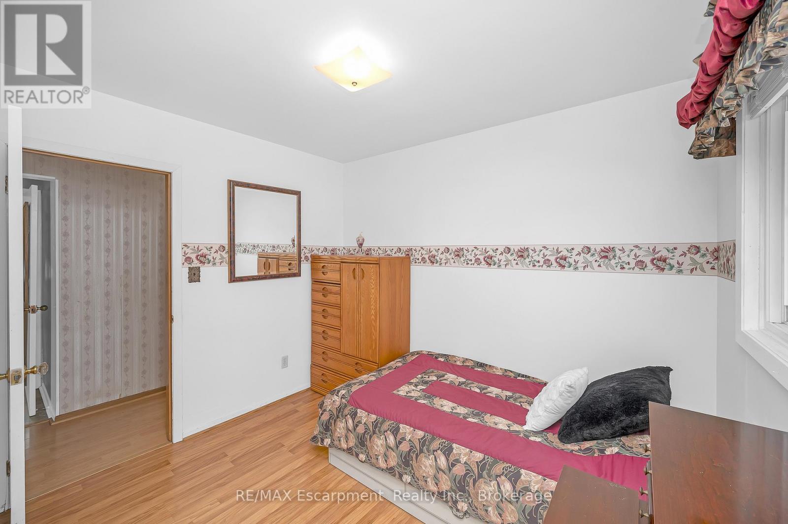 16 Glendale Drive, Welland, Ontario  L3C 4Y6 - Photo 18 - X12613434