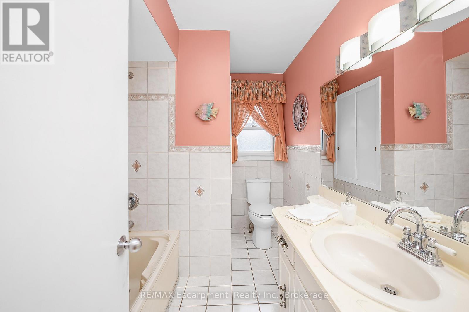 16 Glendale Drive, Welland, Ontario  L3C 4Y6 - Photo 19 - X12613434