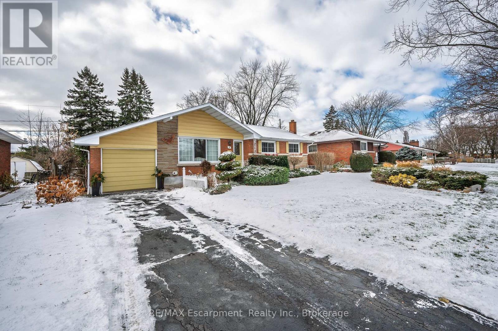 16 Glendale Drive, Welland, Ontario  L3C 4Y6 - Photo 3 - X12613434