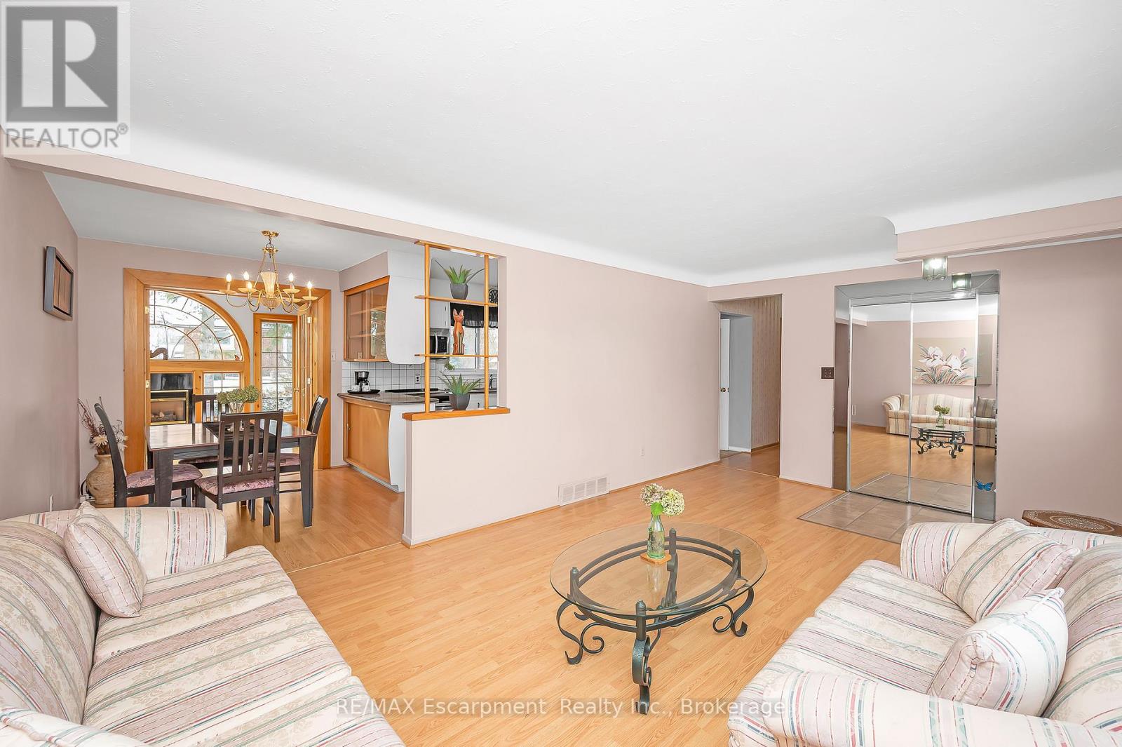 16 Glendale Drive, Welland, Ontario  L3C 4Y6 - Photo 5 - X12613434