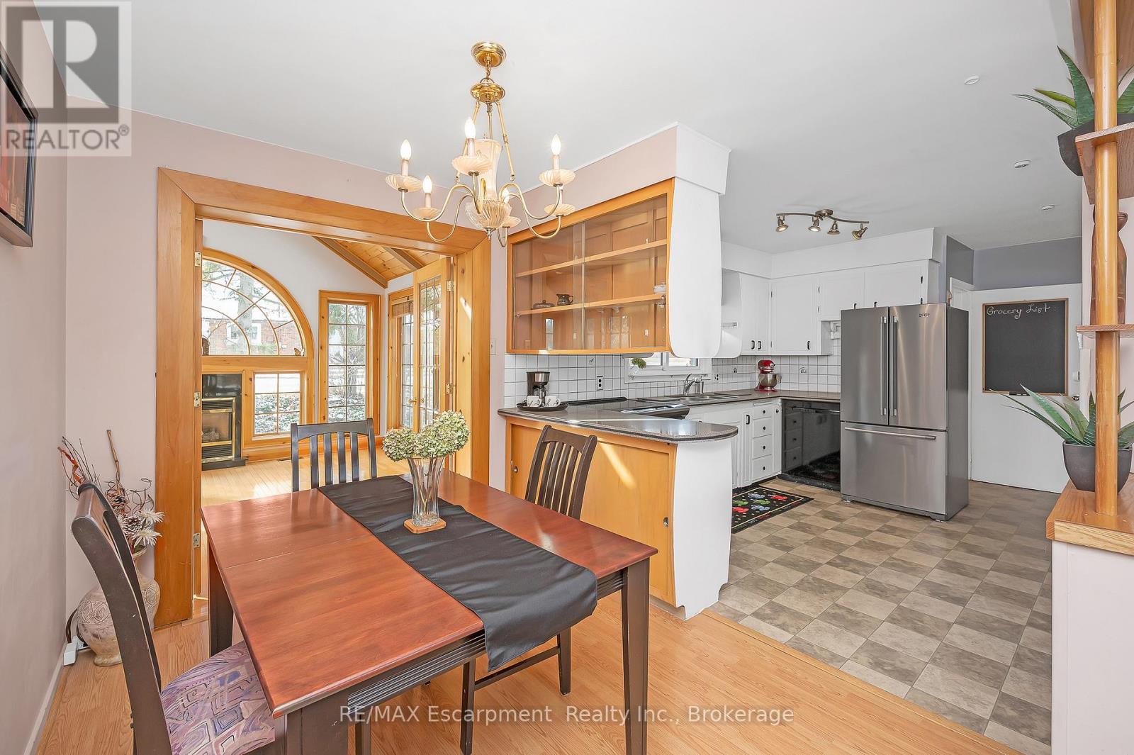 16 Glendale Drive, Welland, Ontario  L3C 4Y6 - Photo 6 - X12613434