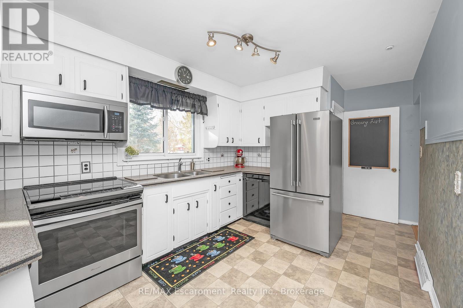 16 Glendale Drive, Welland, Ontario  L3C 4Y6 - Photo 7 - X12613434