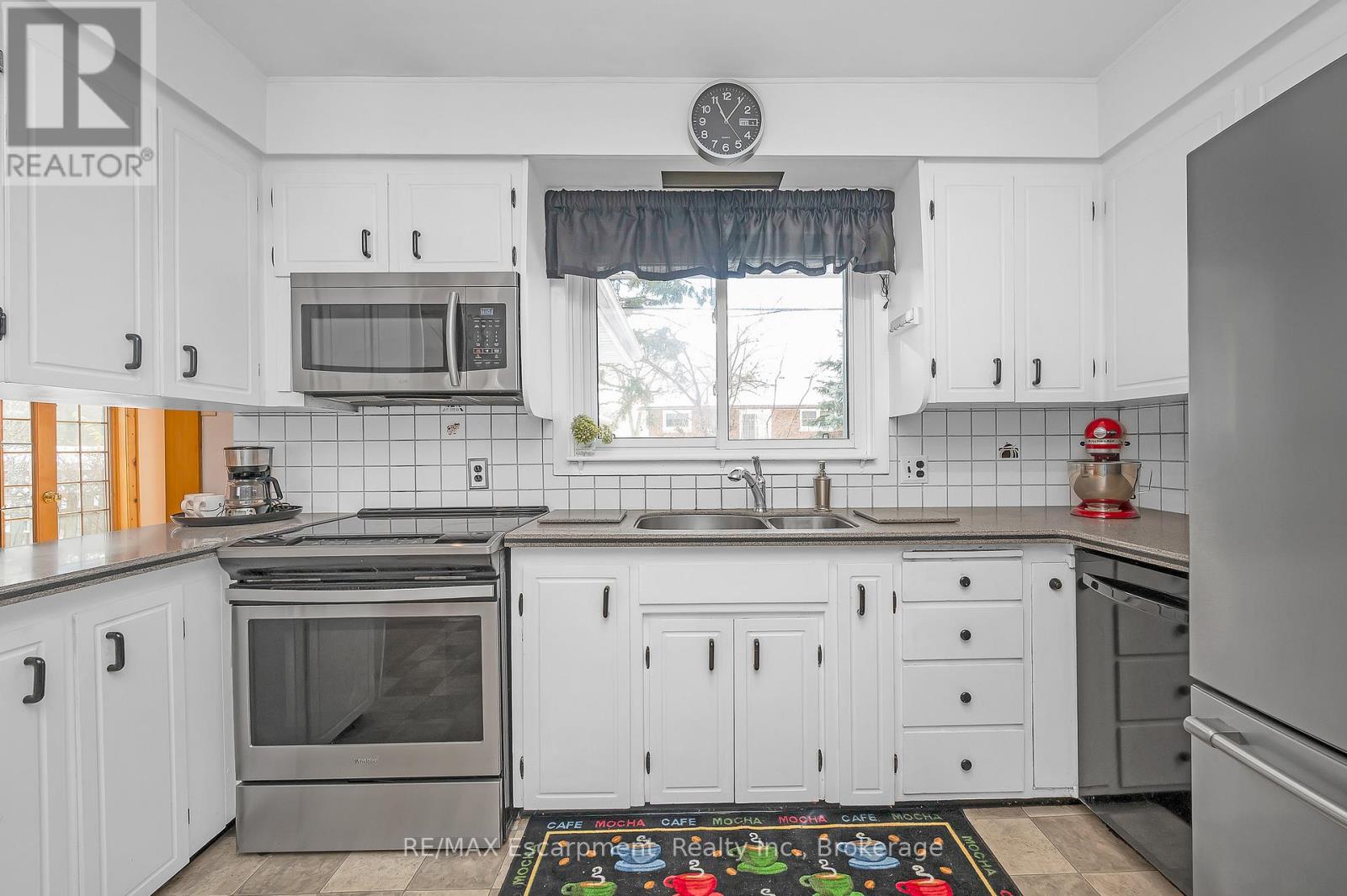 16 Glendale Drive, Welland, Ontario  L3C 4Y6 - Photo 8 - X12613434