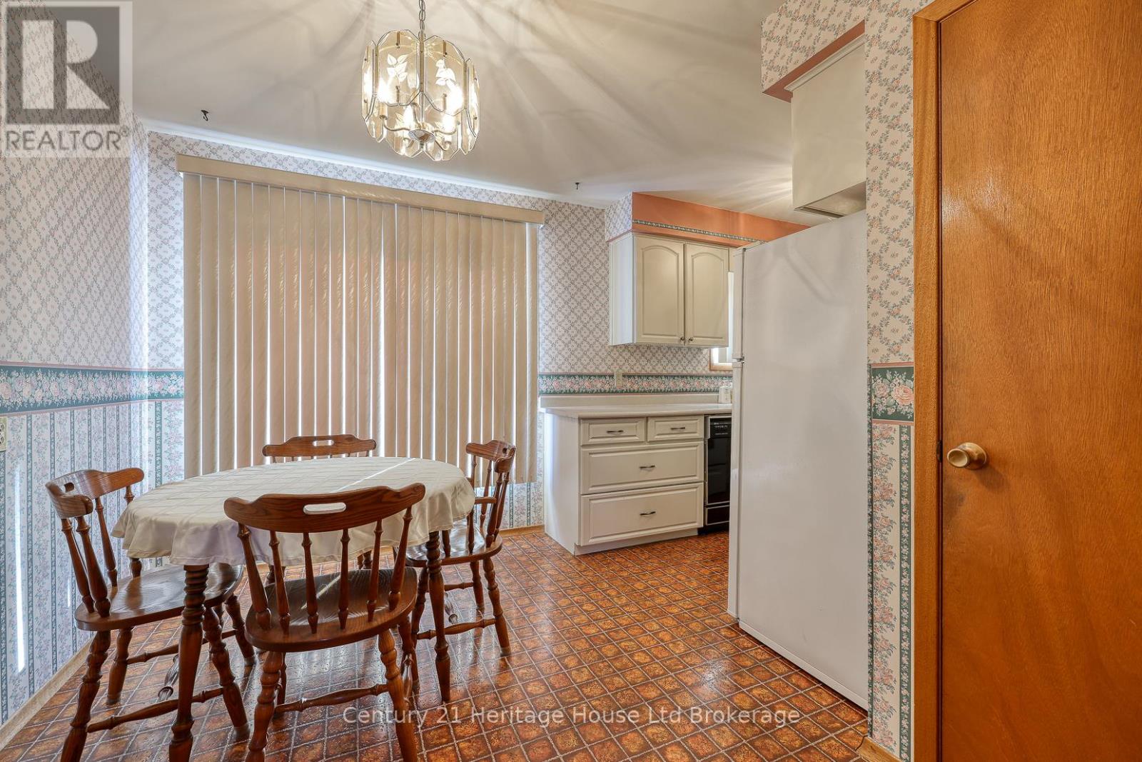 816 Pavey Street, Woodstock, Ontario N4S 2M1 - Photo 10 - X12613446