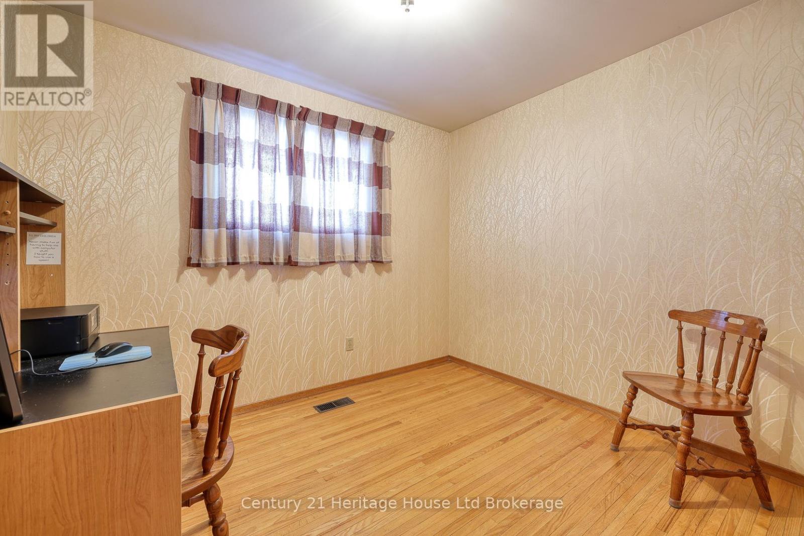 816 Pavey Street, Woodstock, Ontario N4S 2M1 - Photo 8 - X12613446