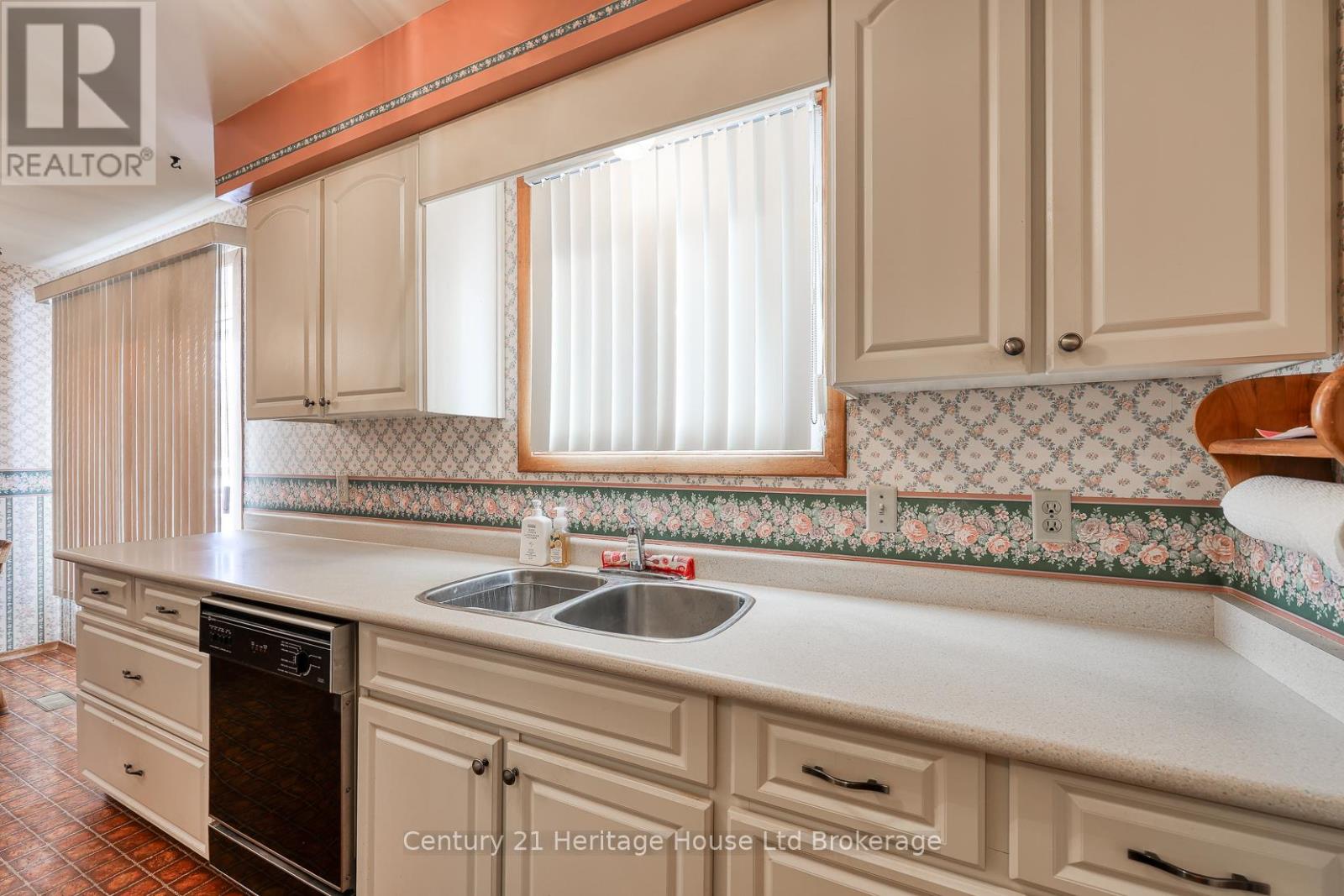 816 Pavey Street, Woodstock, Ontario N4S 2M1 - Photo 9 - X12613446