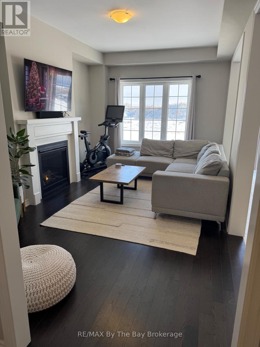 286 Springfield Crescent, Clearview (Stayner), Ontario L0M 1S0 - Photo 3 - S12613474