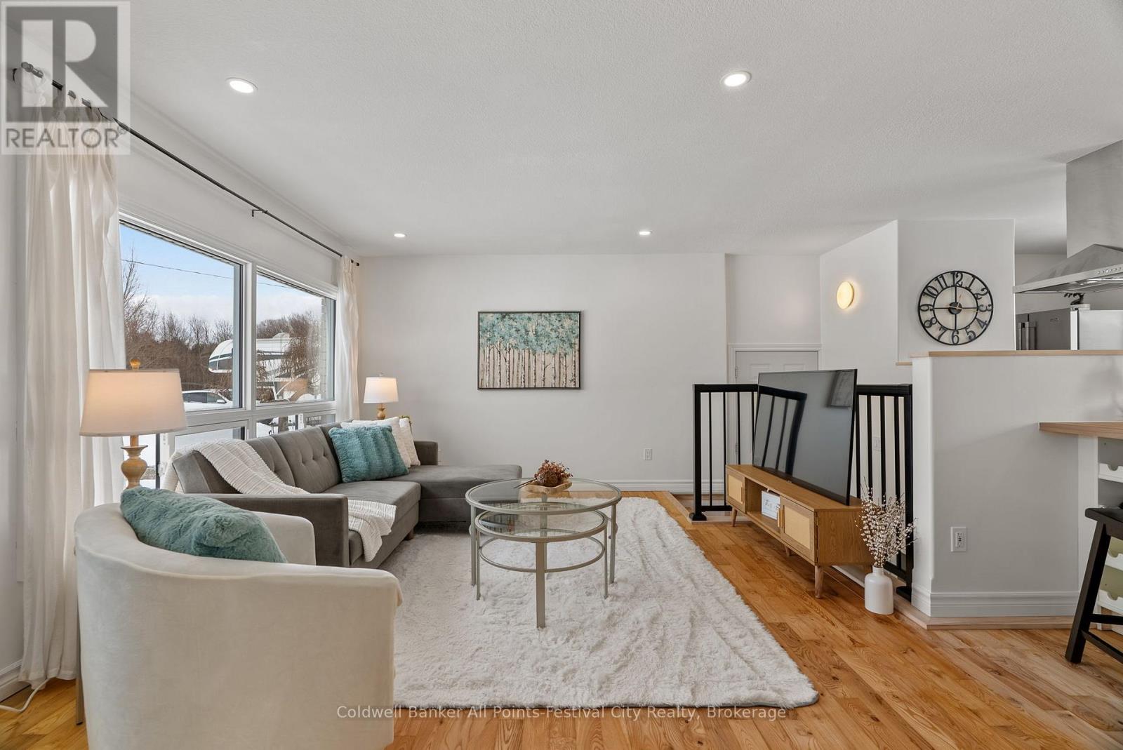 34889 Black's Point Road, Central Huron (Goderich), Ontario  N7A 3X8 - Photo 11 - X12613368