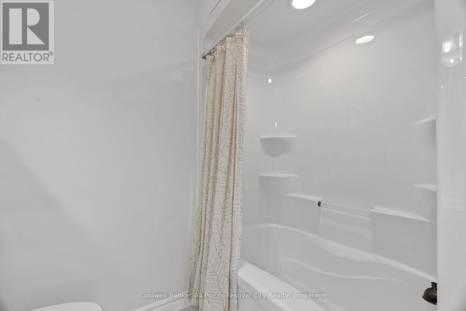 34889 Black's Point Road, Central Huron (Goderich), Ontario  N7A 3X8 - Photo 25 - X12613368