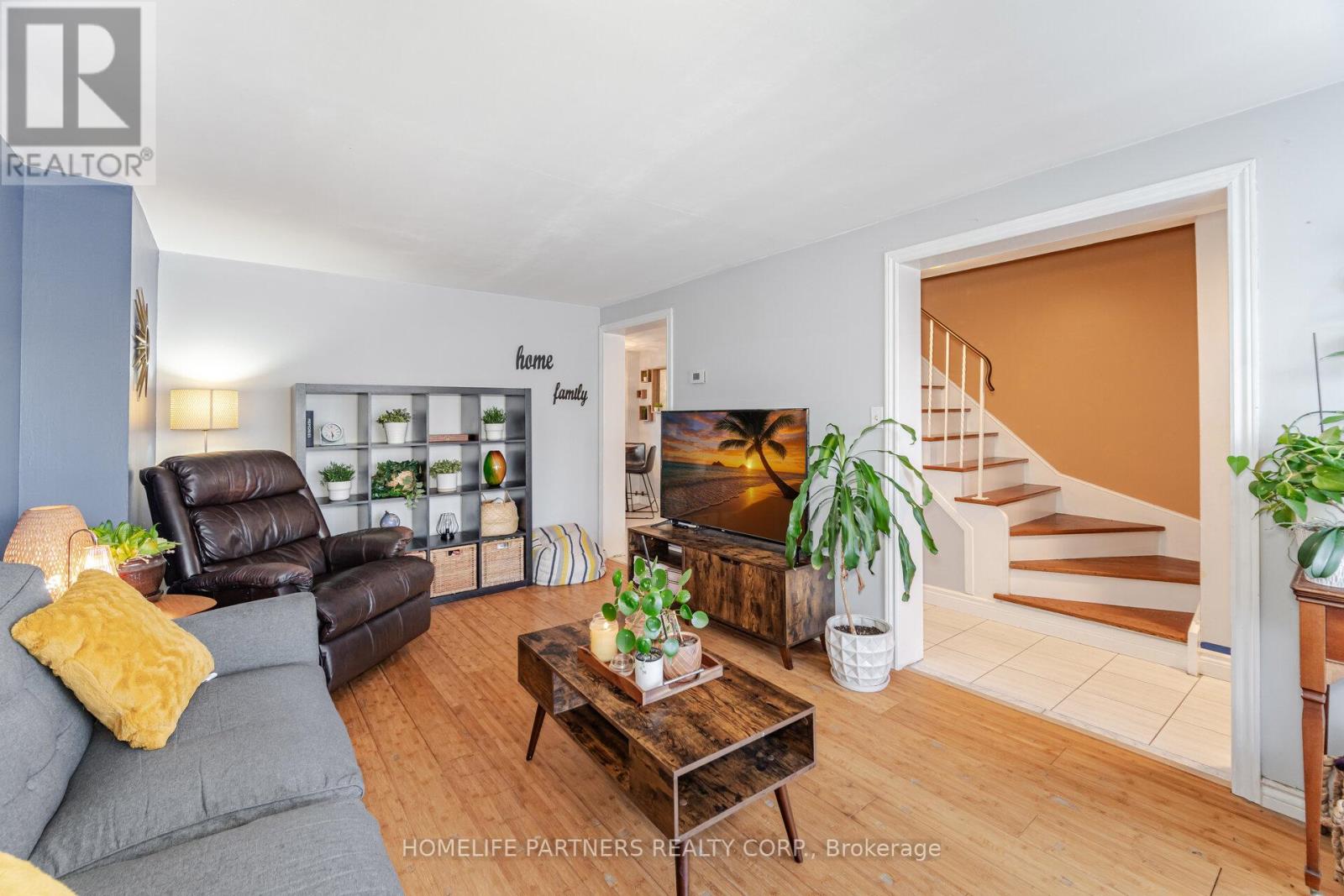 7695 Priory Crescent, Mississauga, Ontario  L4T 3H6 - Photo 7 - W12605762