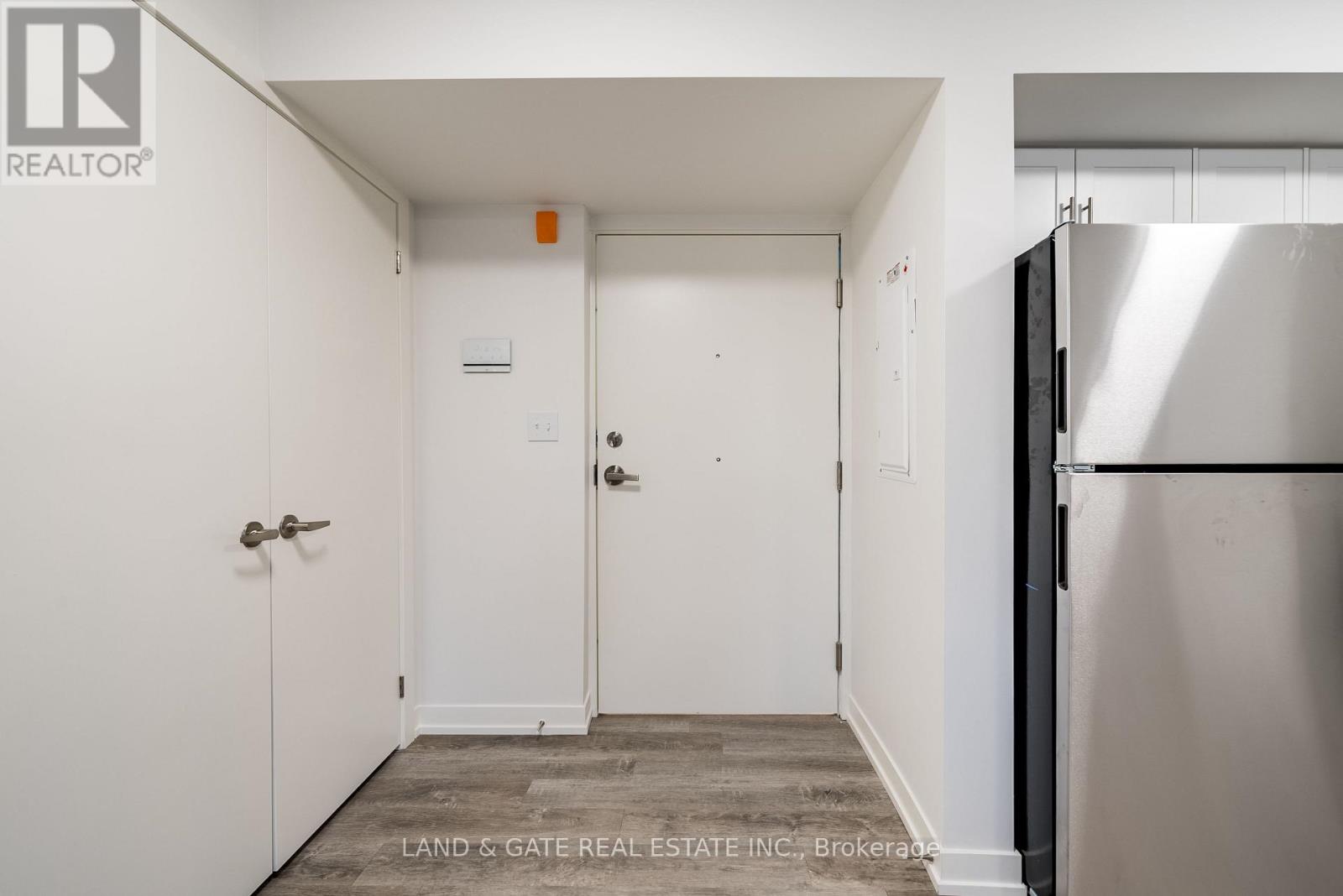 401 - 976 Simcoe Street N, Oshawa, Ontario  L1G 4W4 - Photo 3 - E12613396