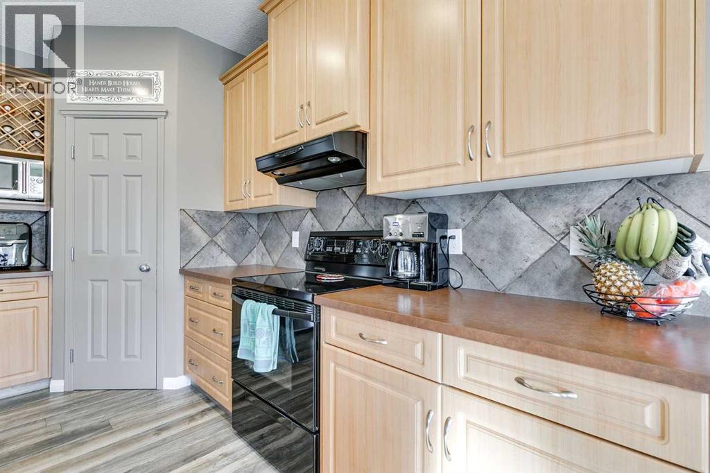 113 Rockbluff Place Nw, Calgary, Alberta  T3G 5B1 - Photo 10 - A2269508