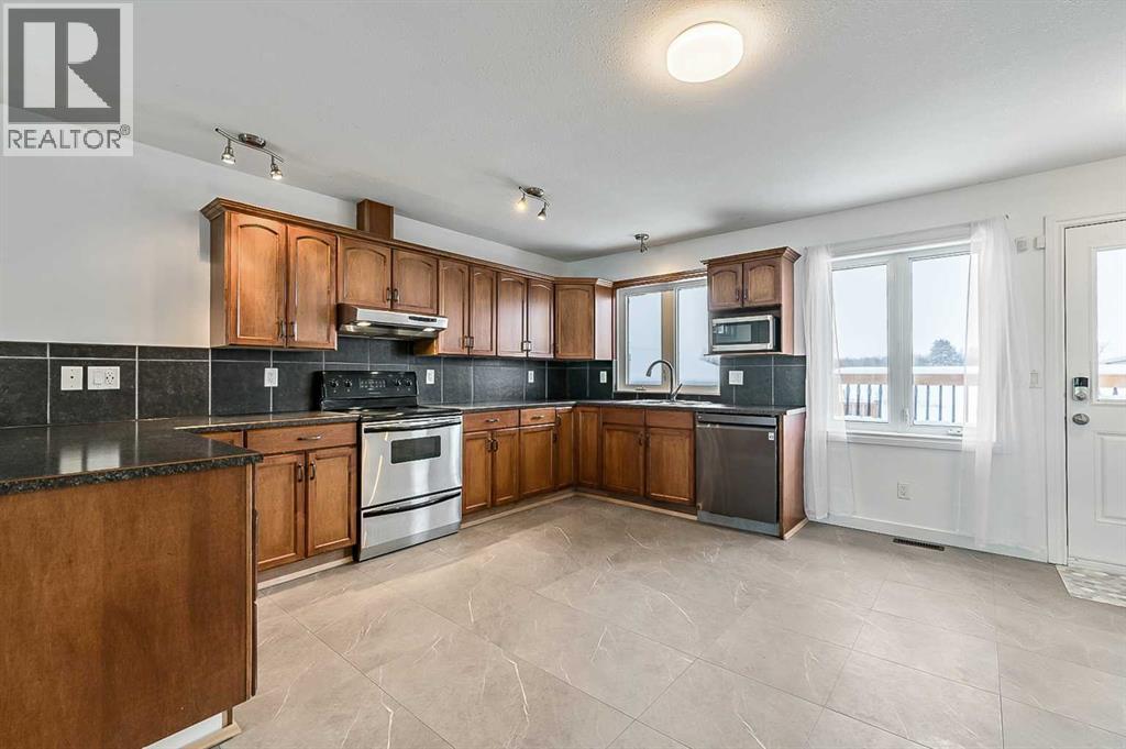 821 Railway Avenue, Cayley, Alberta  T0L 0P0 - Photo 11 - A2273177