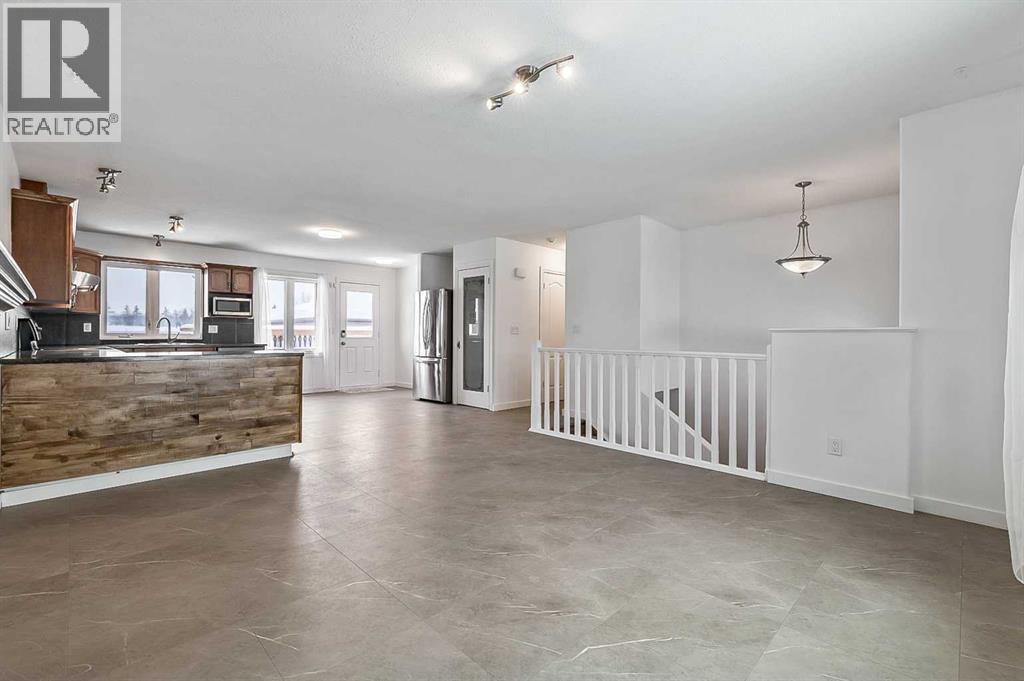 821 Railway Avenue, Cayley, Alberta  T0L 0P0 - Photo 9 - A2273177