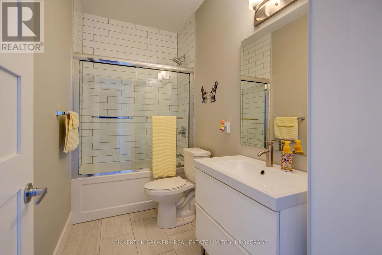 403 - 130 Water Street, Gananoque, Ontario  K7G 0A8 - Photo 13 - X12613458