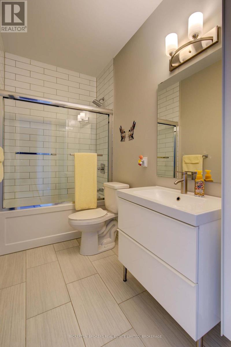 403 - 130 Water Street, Gananoque, Ontario  K7G 0A8 - Photo 14 - X12613458