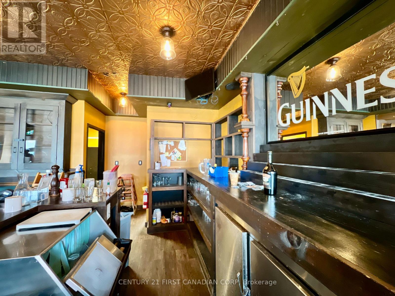 143 Main Street, North Middlesex, Ontario  N0M 1A0 - Photo 11 - X12613358