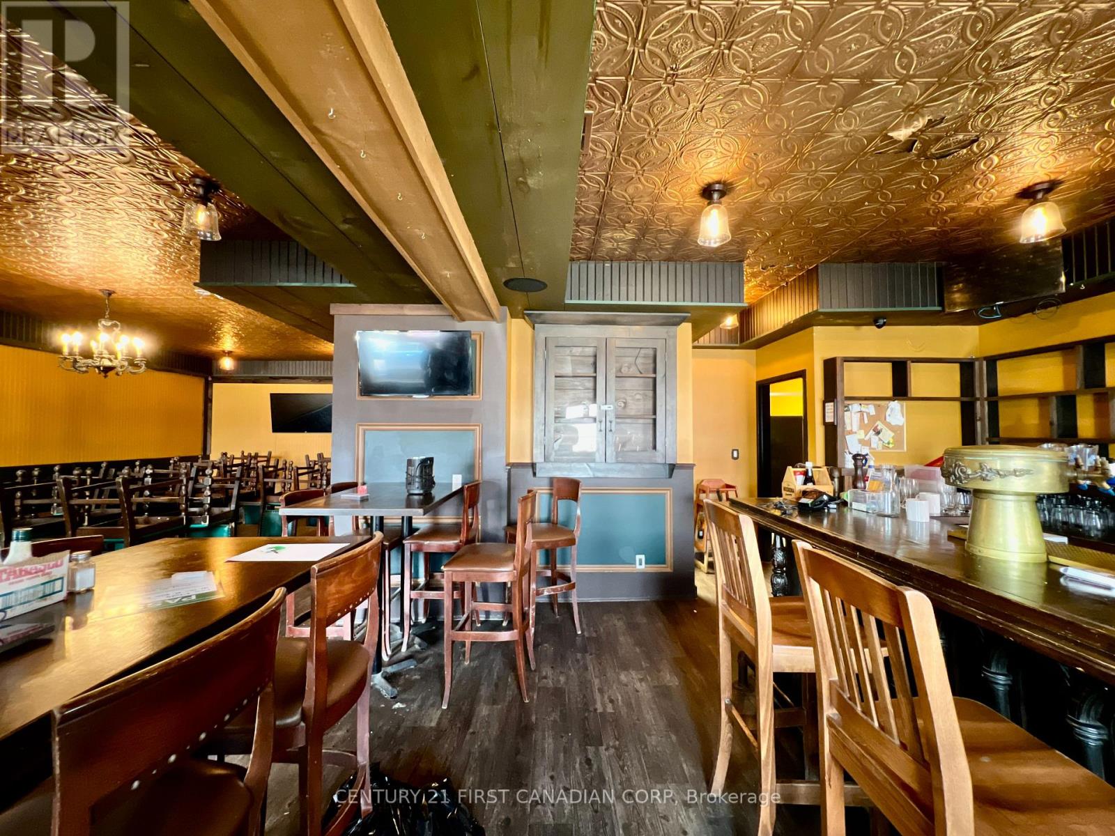 143 Main Street, North Middlesex, Ontario  N0M 1A0 - Photo 12 - X12613358