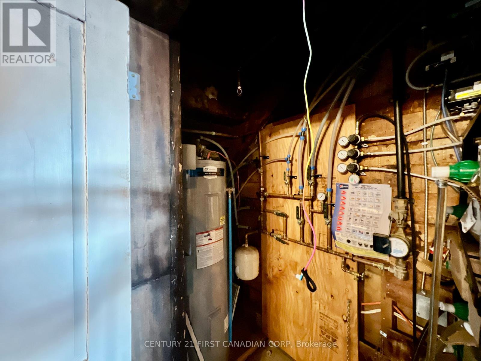 143 Main Street, North Middlesex, Ontario  N0M 1A0 - Photo 13 - X12613358