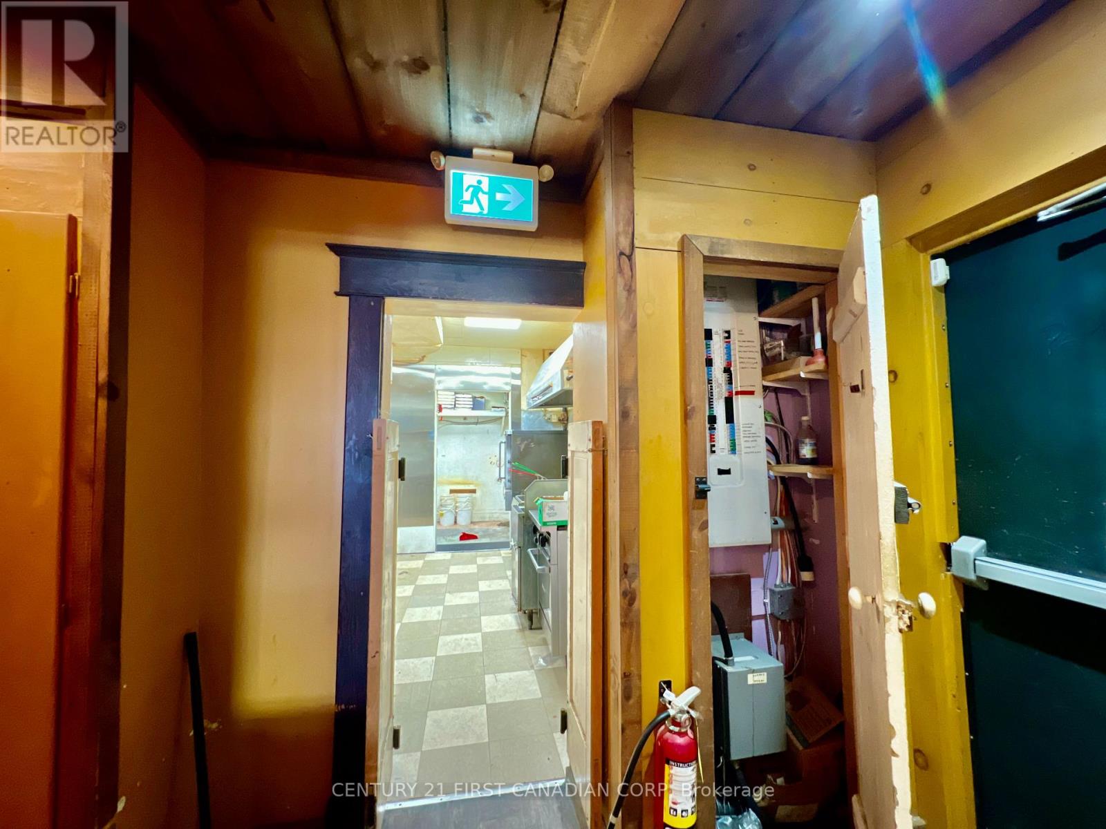 143 Main Street, North Middlesex, Ontario  N0M 1A0 - Photo 14 - X12613358