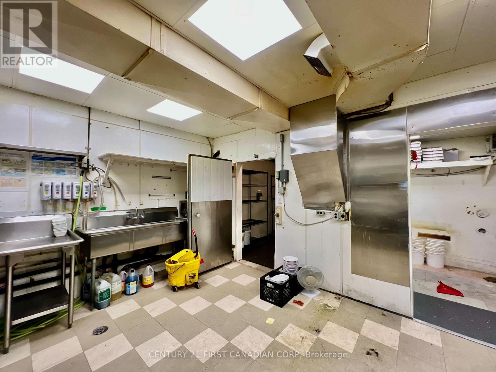 143 Main Street, North Middlesex, Ontario  N0M 1A0 - Photo 16 - X12613358