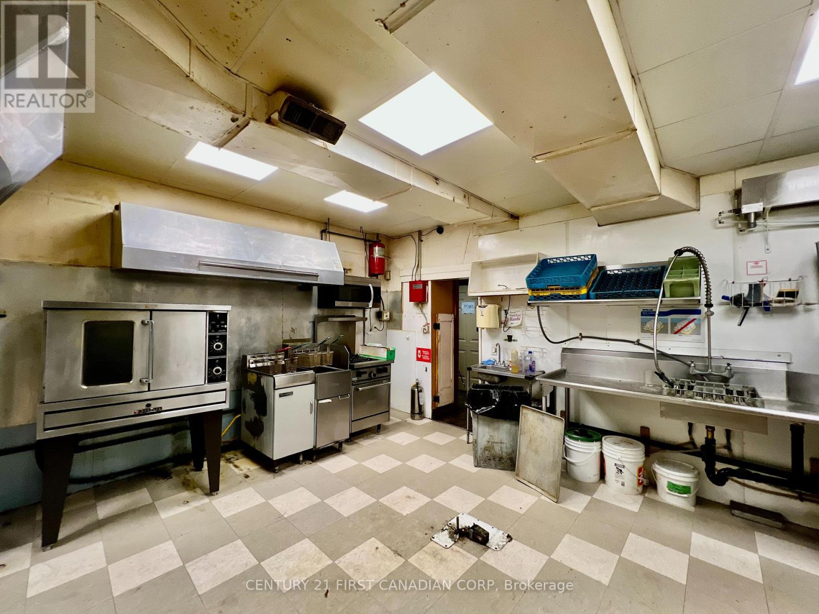 143 Main Street, North Middlesex, Ontario  N0M 1A0 - Photo 17 - X12613358