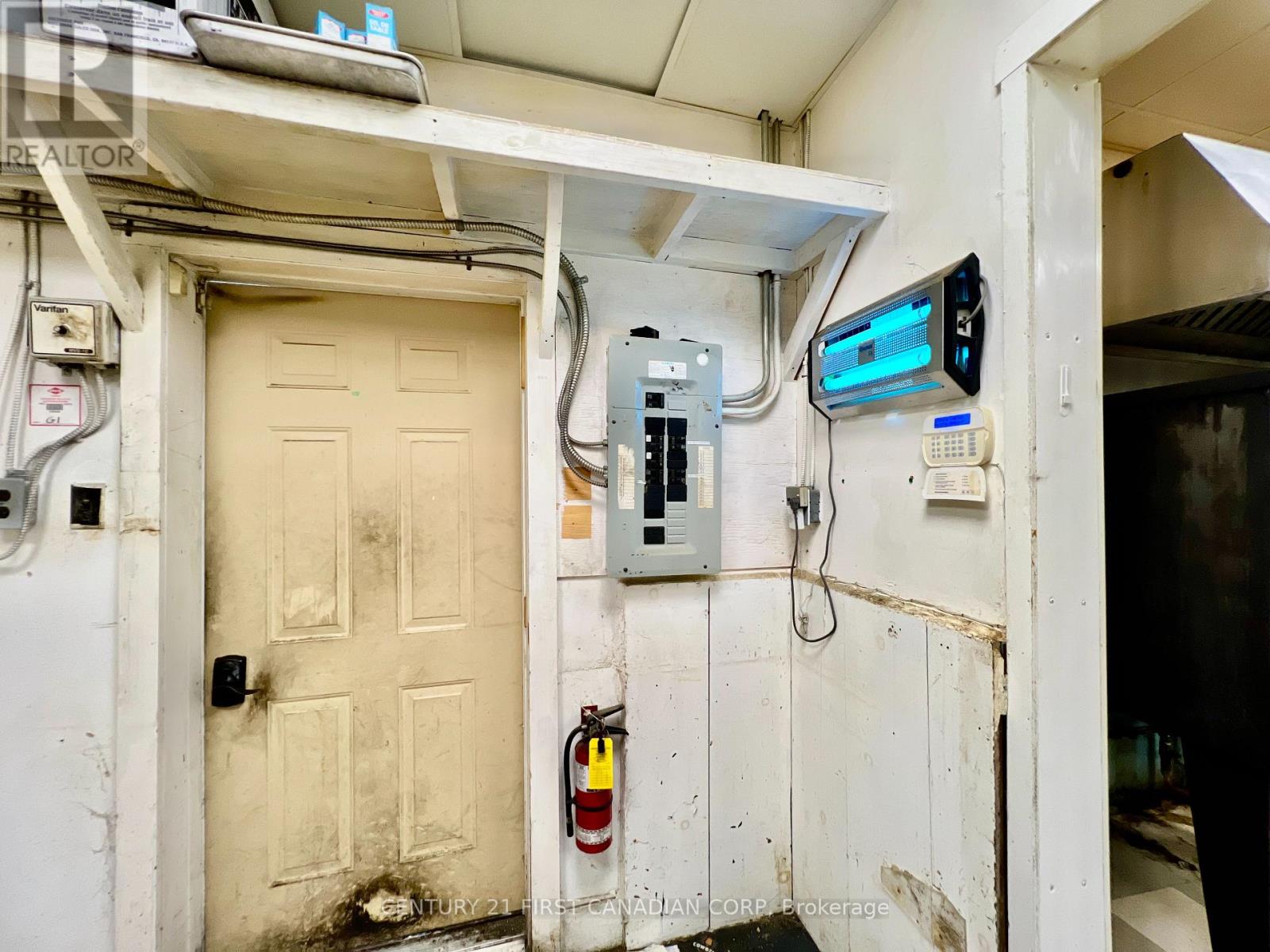 143 Main Street, North Middlesex, Ontario  N0M 1A0 - Photo 20 - X12613358