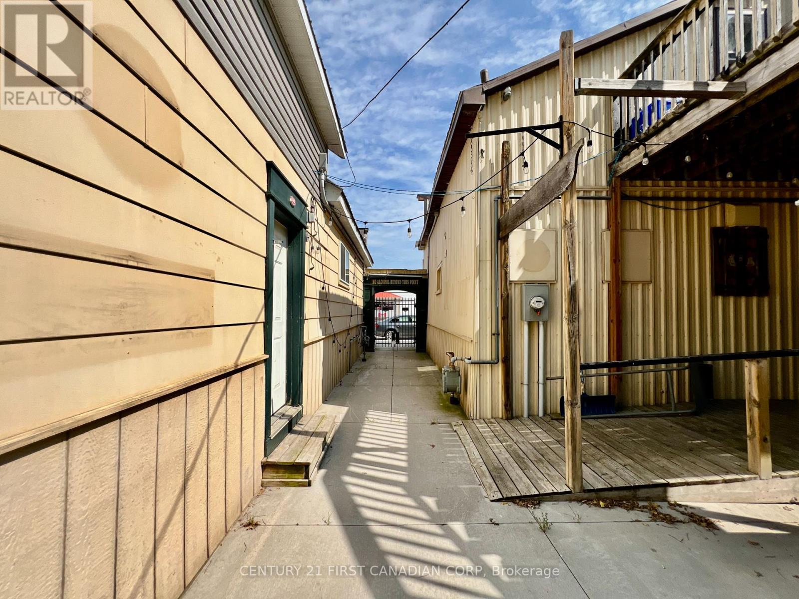 143 Main Street, North Middlesex, Ontario  N0M 1A0 - Photo 23 - X12613358