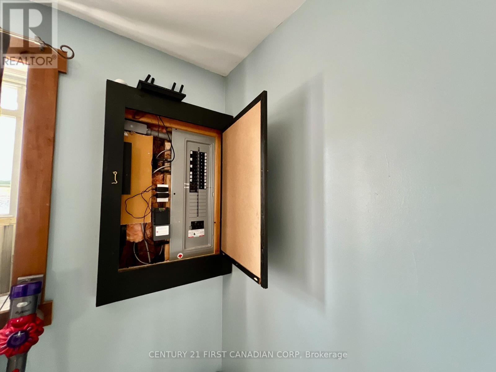 143 Main Street, North Middlesex, Ontario  N0M 1A0 - Photo 29 - X12613358