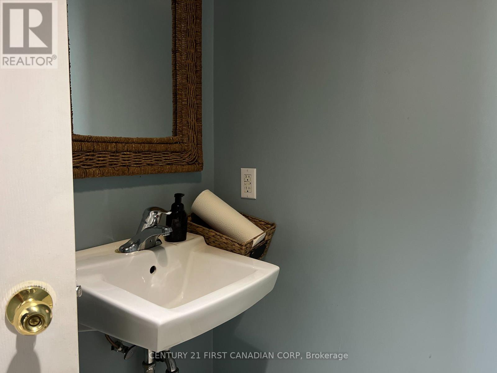 143 Main Street, North Middlesex, Ontario  N0M 1A0 - Photo 32 - X12613358