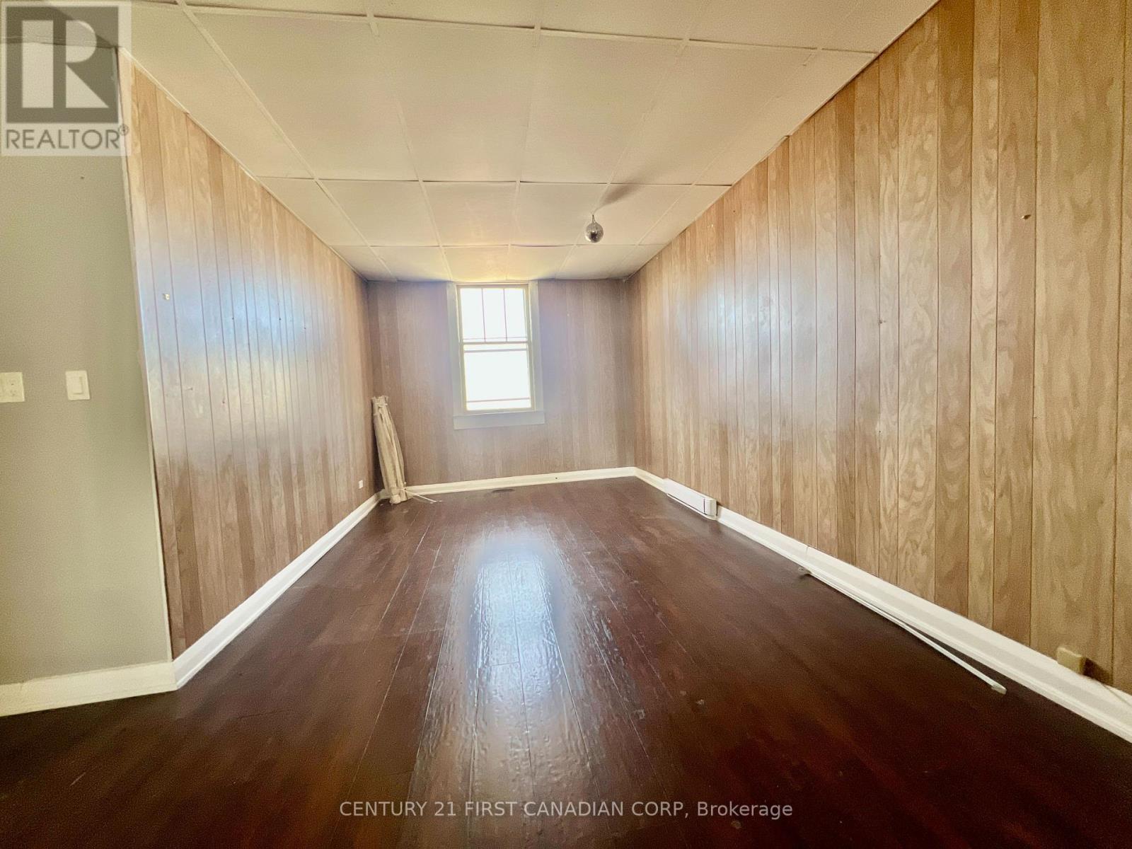 143 Main Street, North Middlesex, Ontario  N0M 1A0 - Photo 36 - X12613358