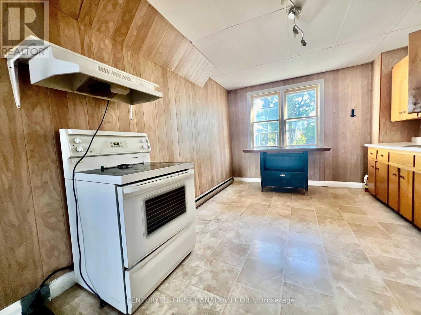 143 Main Street, North Middlesex, Ontario  N0M 1A0 - Photo 40 - X12613358