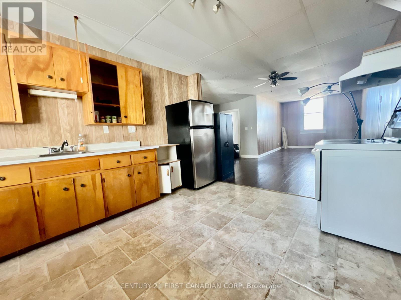 143 Main Street, North Middlesex, Ontario  N0M 1A0 - Photo 41 - X12613358