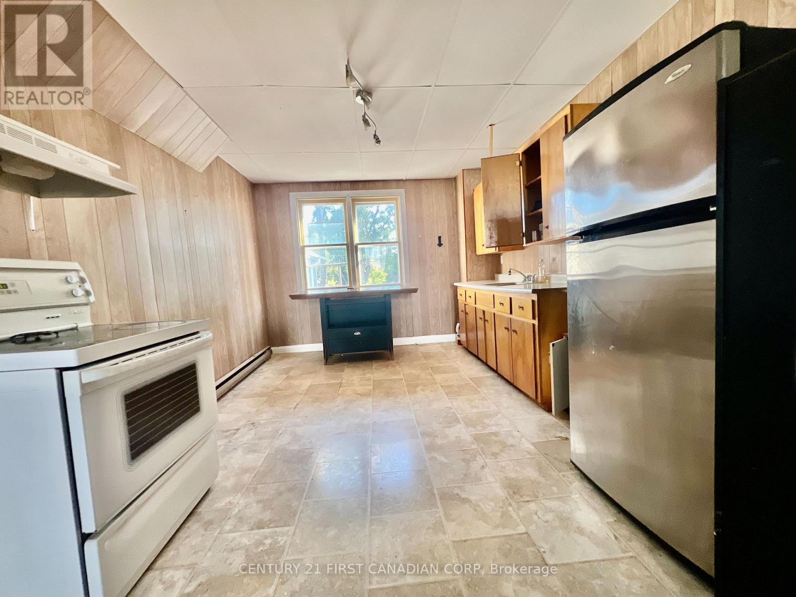 143 Main Street, North Middlesex, Ontario  N0M 1A0 - Photo 42 - X12613358