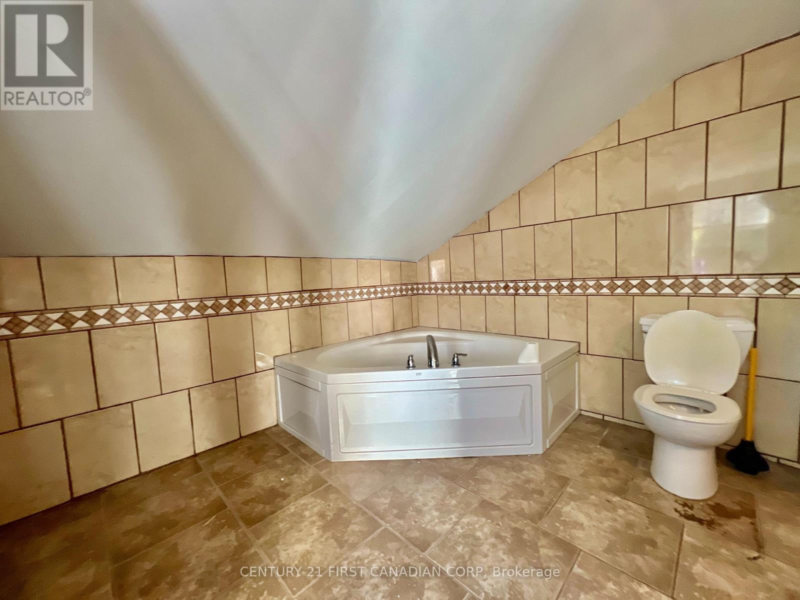 143 Main Street, North Middlesex, Ontario  N0M 1A0 - Photo 45 - X12613358