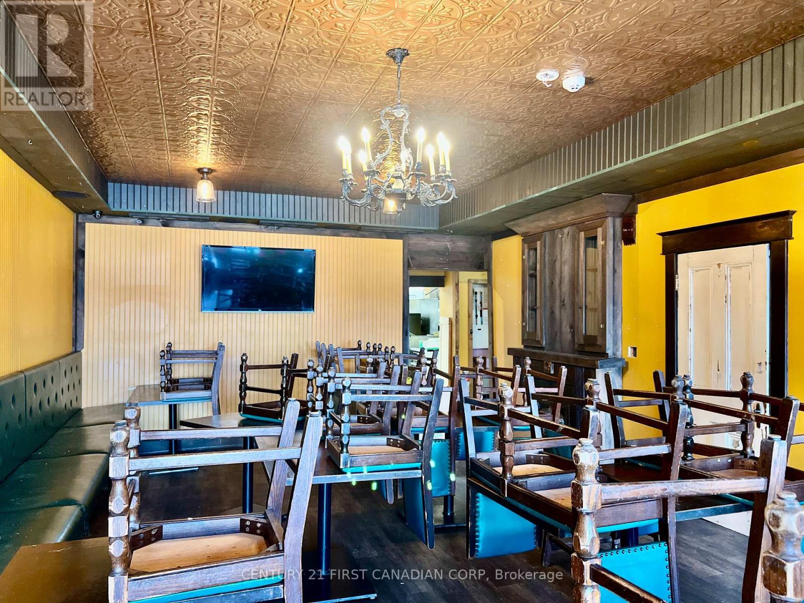 143 Main Street, North Middlesex, Ontario  N0M 1A0 - Photo 6 - X12613358