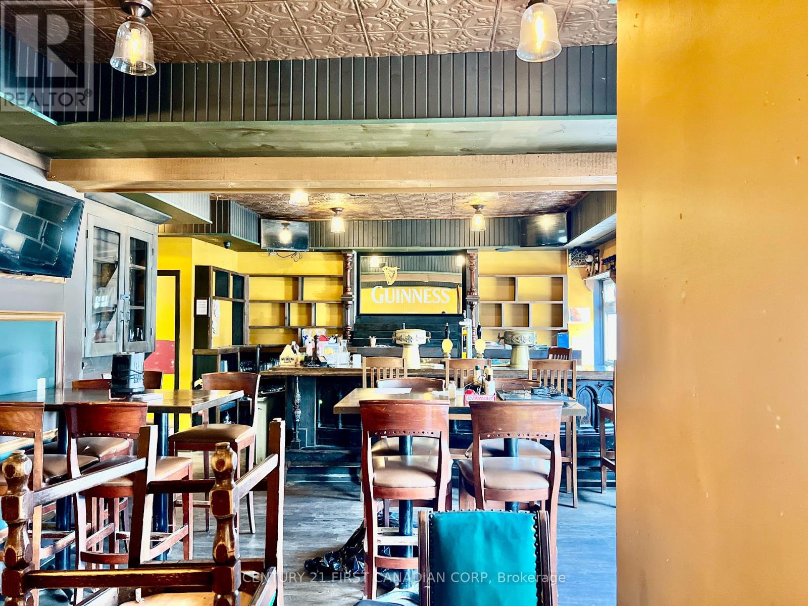 143 Main Street, North Middlesex, Ontario  N0M 1A0 - Photo 7 - X12613358