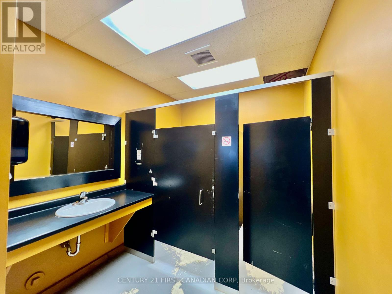 143 Main Street, North Middlesex, Ontario  N0M 1A0 - Photo 8 - X12613358