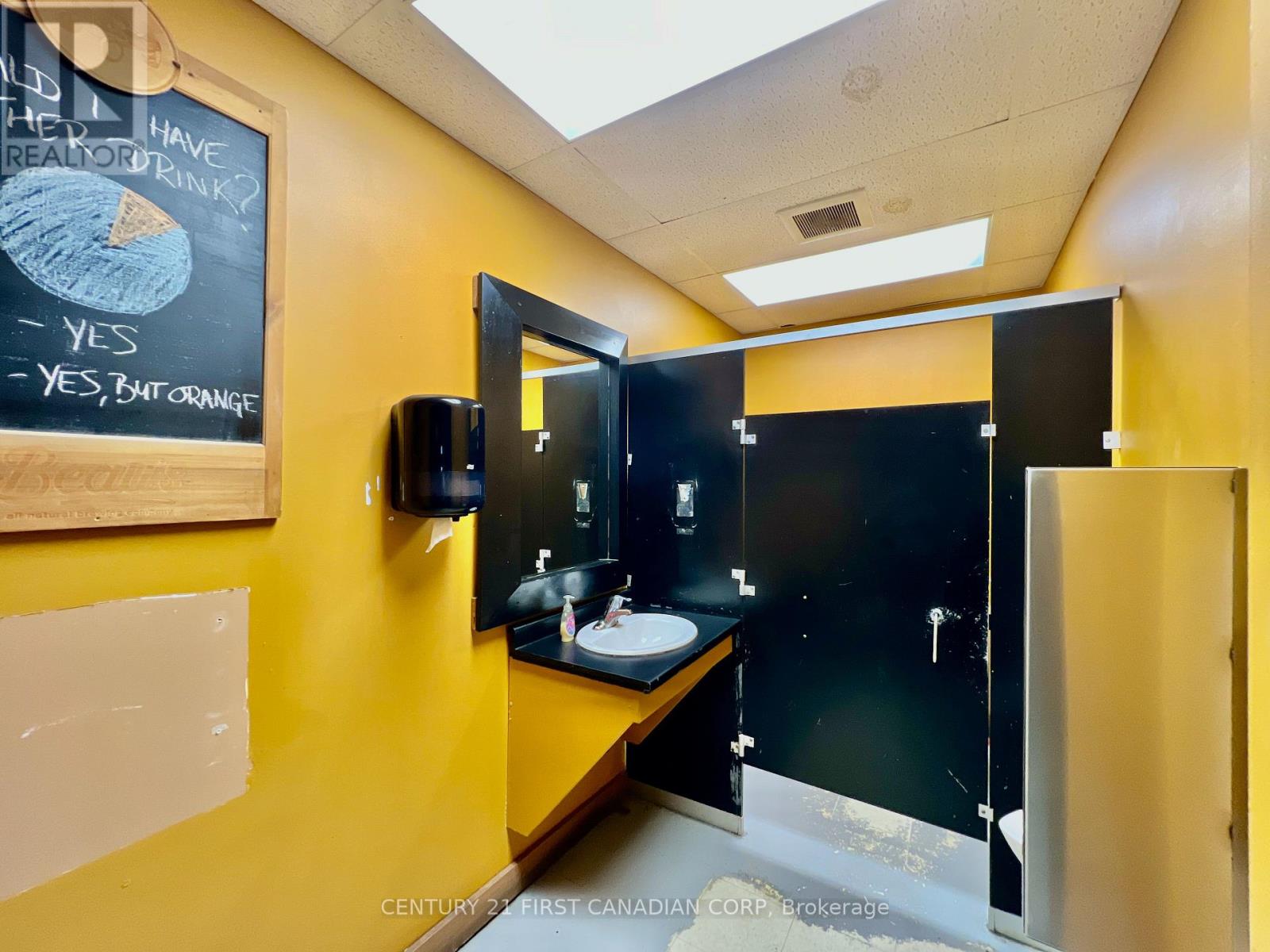 143 Main Street, North Middlesex, Ontario  N0M 1A0 - Photo 9 - X12613358