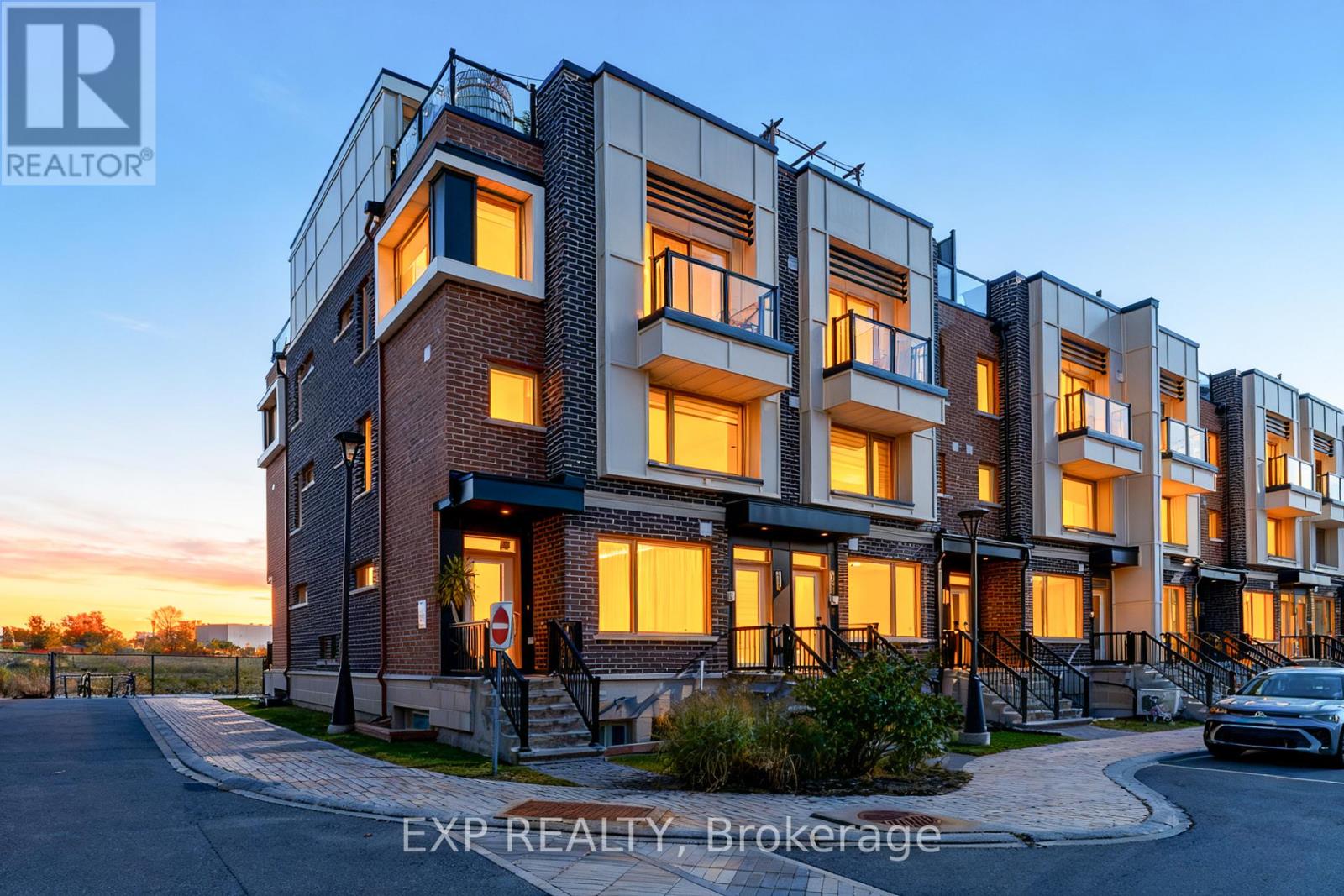 525 Ozawa Private, Ottawa, Ontario K1K 4Z8 - Photo 2 - X12613314