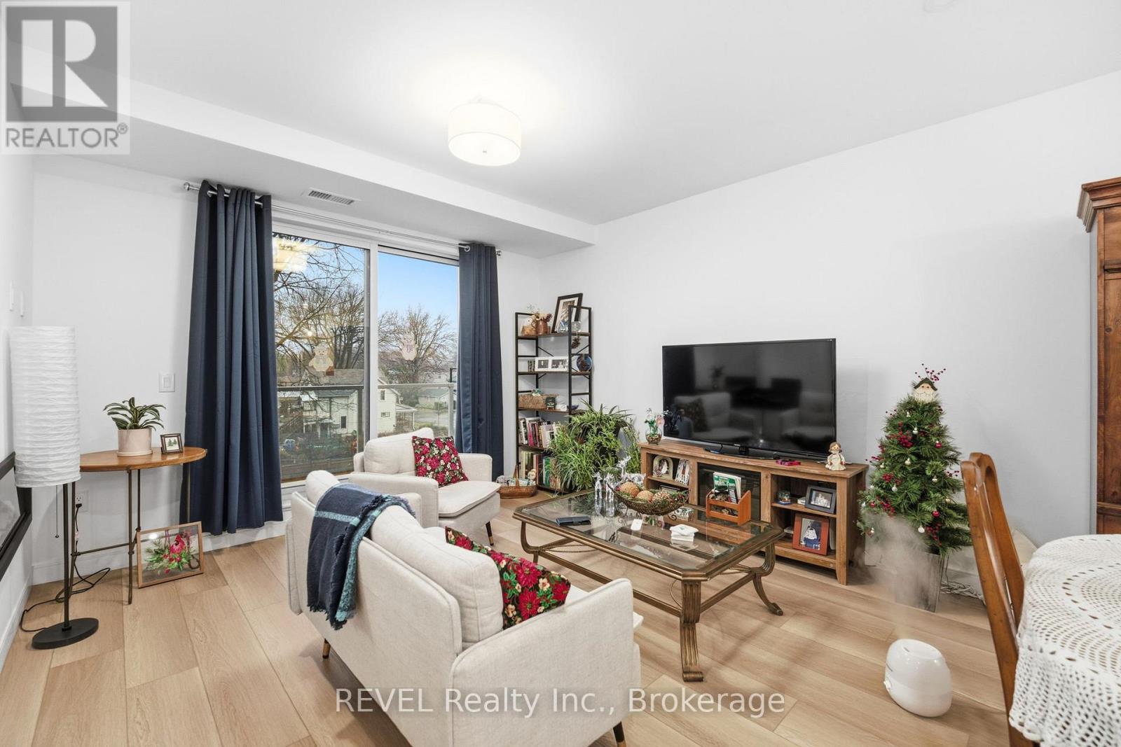 203 - 118 West Street, Port Colborne, Ontario  L3K 0B9 - Photo 11 - X12613356