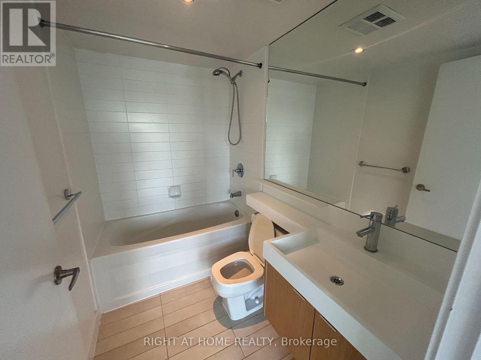 3702 - 25 Telegram Mews, Toronto (Waterfront Communities), Ontario  M5V 3Z1 - Photo 21 - C12613320